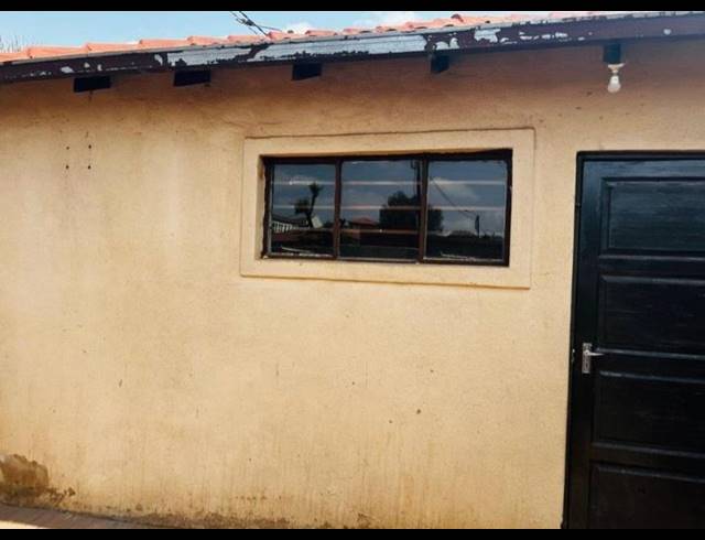 4 BEDROOM HOUSE FOR SALE IN CLAYVILLE INDUSTRIA